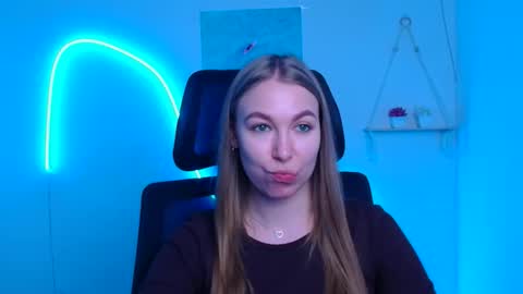 Emilia online show from December 16, 12:22 pm