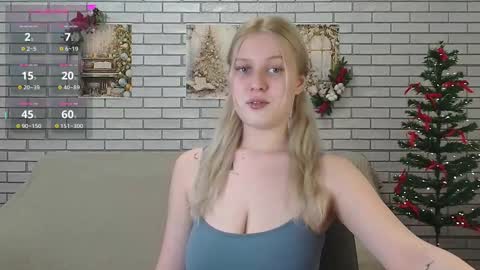 Snapshot of emiliaduchess chatting on December 24, 2:22 pm Amili online show from December 24, 2:22 pm