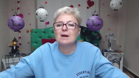 Snapshot of emiliagree chatting on October 24, 5:47 am EmiliaGree online show from October 24, 5:47 am