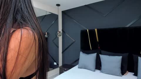 Snapshot of emiliee_xx chatting on December 26, 5:19 pm Emillie online show from December 26, 5:19 pm