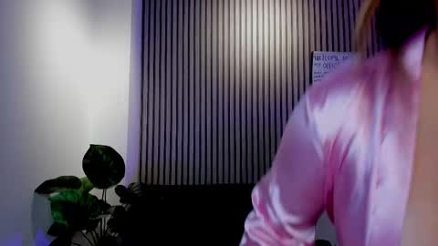 Snapshot of emilirosses chatting on October 22, 12:43 pm emilirosses online show from October 22, 12:43 pm