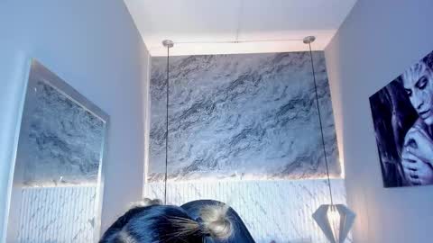 Snapshot of emilly_mell chatting on October 22, 11:37 am emilly_mell online show from October 22, 11:37 am