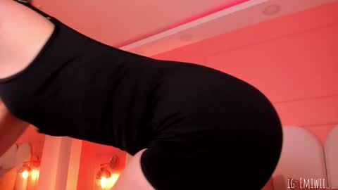 Emilly  online show from October 30, 5:58 pm