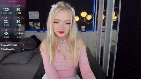 Snapshot of emily_air chatting on December 27, 9:43 pm Emily online show from December 27, 9:43 pm