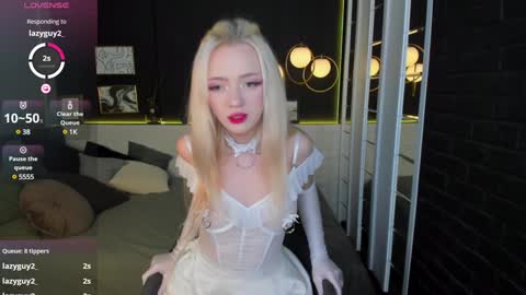 Snapshot of emily_air chatting on January 2, 9:28 pm Emily online show from January 2, 9:28 pm
