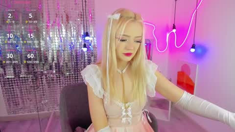 Snapshot of emily_air chatting on January 25, 2:41 pm Emily online show from January 25, 2:41 pm