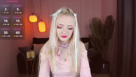 Snapshot of emily_air chatting on January 1, 9:41 pm Emily online show from January 1, 9:41 pm