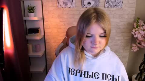 emily_coyness online show from March 11, 3:25 pm