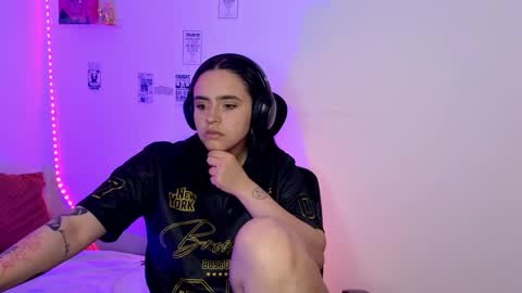 Emily Lindey online show from April 6, 4:46 am