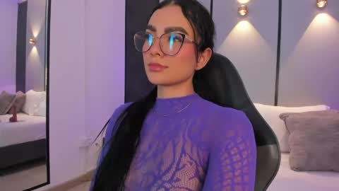 emily_tolson online show from April 17, 9:50 pm