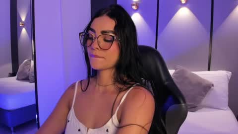 emily_tolson online show from June 10, 7:56 pm