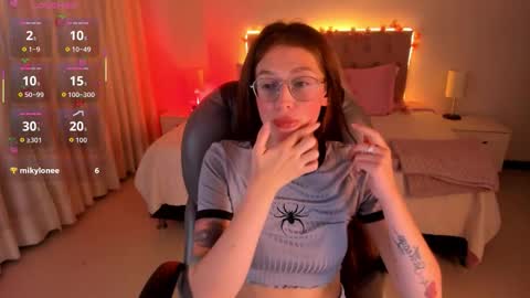 Snapshot of emily_warren__ chatting on October 15, 8:11 pm emily_warren__ online show from October 15, 8:11 pm