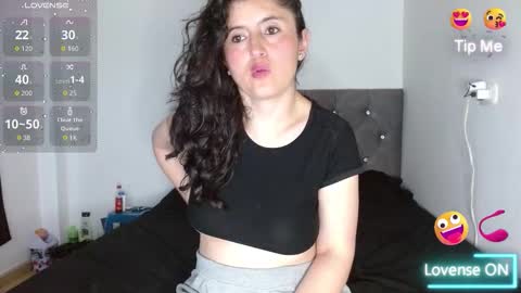 Snapshot of emily_white00 chatting on October 22, 10:26 pm emily online show from October 22, 10:26 pm