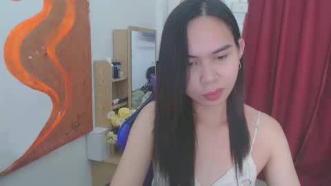 emily_xo143 online show from April 20, 7:44 am