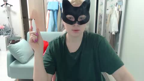 Emily online show from March 18, 5:51 pm