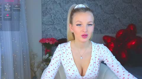 emilydancee online show from December 13, 6:42 am