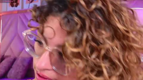 Emilyjonnes  online show from May 1, 7:28 pm
