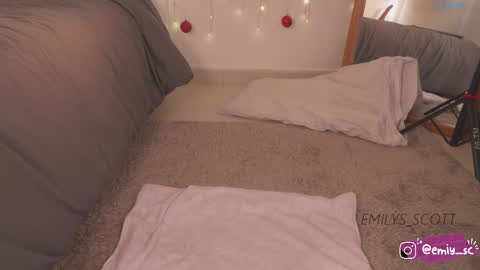 Emy  online show from January 5, 5:27 pm