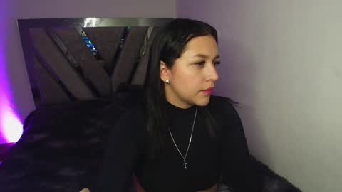 Snapshot of emilysavvato chatting on December 4, 2:31 am Emily online show from December 4, 2:31 am