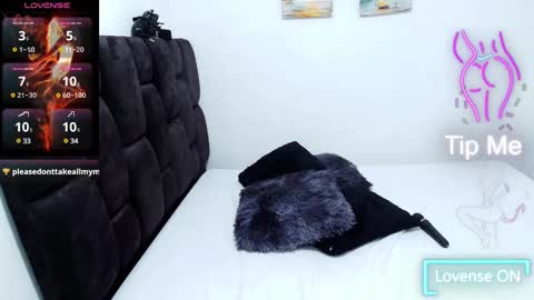 Snapshot of emilysavvato chatting on February 26, 11:59 pm Emily online show from February 26, 11:59 pm