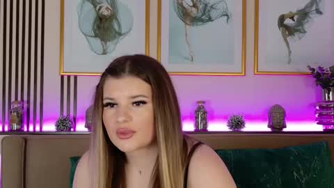 EmilyWess online show from March 3, 6:47 pm