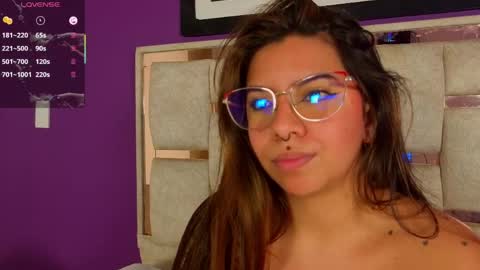 emilyy_cooperr online show from April 18, 1:35 pm