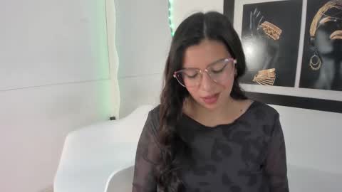 emilyy_cooperr online show from September 29, 12:10 pm