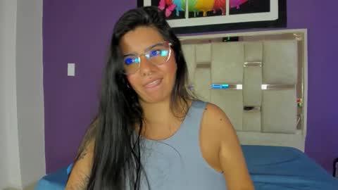 emilyy_cooperr online show from February 26, 1:54 pm