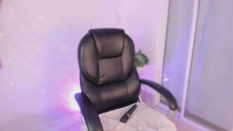 emilyy_kim online show from March 14, 12:50 pm