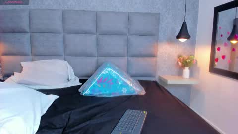 emilyy_r online show from February 16, 7:03 pm