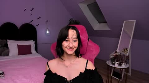 Snapshot of emilyyswonn chatting on October 31, 5:39 pm Emily online show from October 31, 5:39 pm