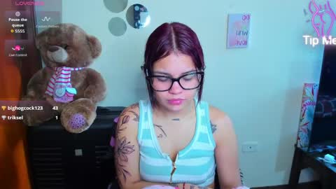 emma_boo_ online show from April 3, 3:32 pm