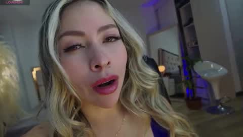 emma coronel online show from October 19, 11:29 pm