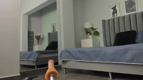 Emma online show from April 6, 9:05 pm