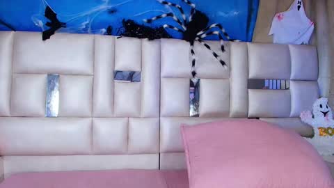 Emma online show from October 29, 3:33 am