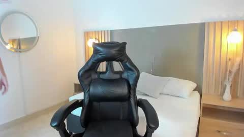 E M M A online show from October 7, 2:16 am