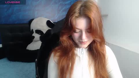 Snapshot of emma_ford1 chatting on February 4, 4:05 am Emma  online show from February 4, 4:05 am