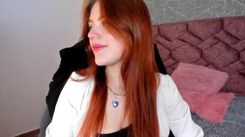 Snapshot of emma_ford1 chatting on February 24, 9:09 pm Emma  online show from February 24, 9:09 pm