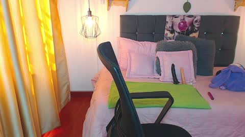 Tell me Emma online show from April 7, 2:19 pm