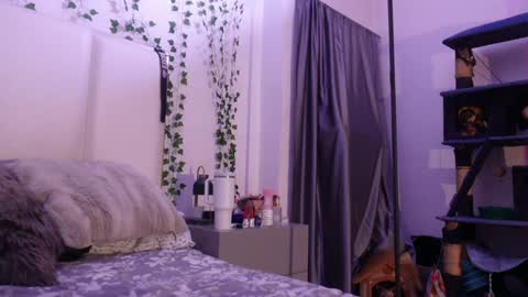 emma_johnson_ online show from December 14, 1:44 am