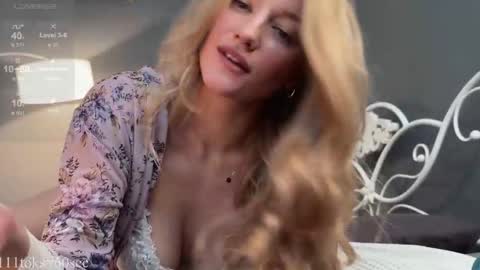 Emma Voss online show from March 4, 5:25 am