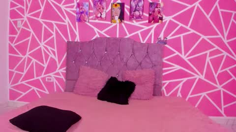 emma_miller24 online show from January 13, 2:32 pm