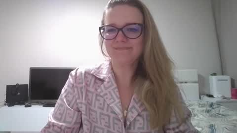 emma_misty_ online show from March 19, 9:08 pm