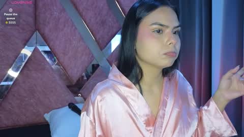 EMMA REVEES  online show from April 8, 4:47 am