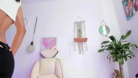 Emma online show from April 9, 3:28 pm