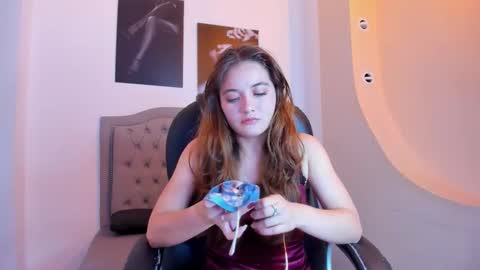 Snapshot of emma_rousz chatting on September 19, 4:44 am emma online show from September 19, 4:44 am