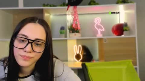 emma_swee online show from February 23, 12:15 pm