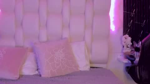 emmaa00_ online show from April 16, 9:39 pm