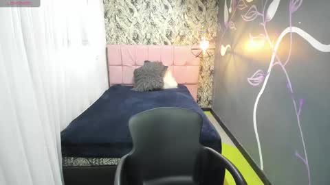 Emma Evans online show from February 15, 11:50 am