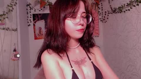 Snapshot of emmae__ chatting on October 20, 2:09 pm Emma online show from October 20, 2:09 pm
